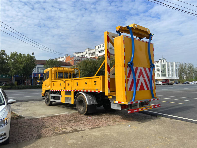 守護(hù)生命與安全的移動(dòng)屏障 100k高速專用防撞車、東風(fēng)安全防撞車、天錦防撞緩沖車與救護(hù)車的綜合解析